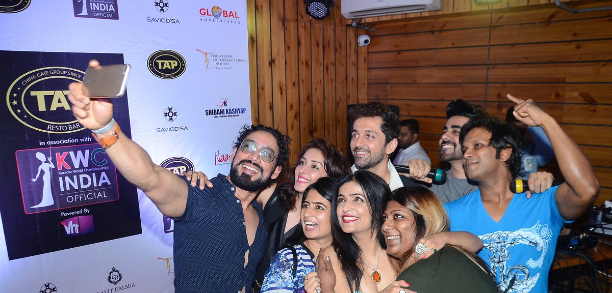 AnushaIyer_'s tweet photo. #KWC #Hrishikeshpandey, @Rajivroda, @Gunjanu, #JimmyFelix, #AkanshaKhanna, @shibanikashyap and me at @TAPRestoBar @kwcindiaoff https://t.co/cSlmSxPwsS