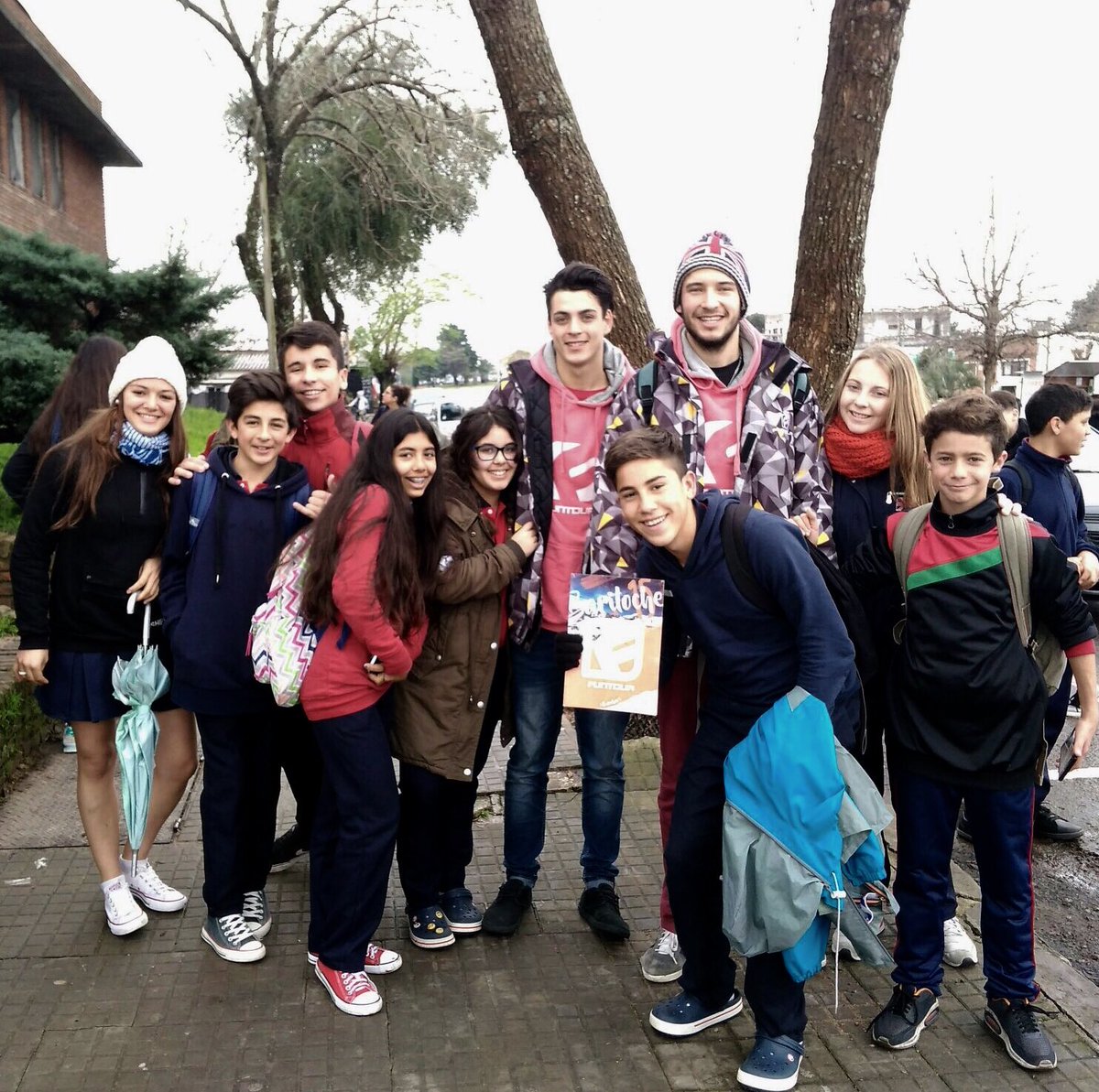 Visitando a nuestros amigos del Liceo 2 de San Carlos #dueñosdeleste #Funtour15años
