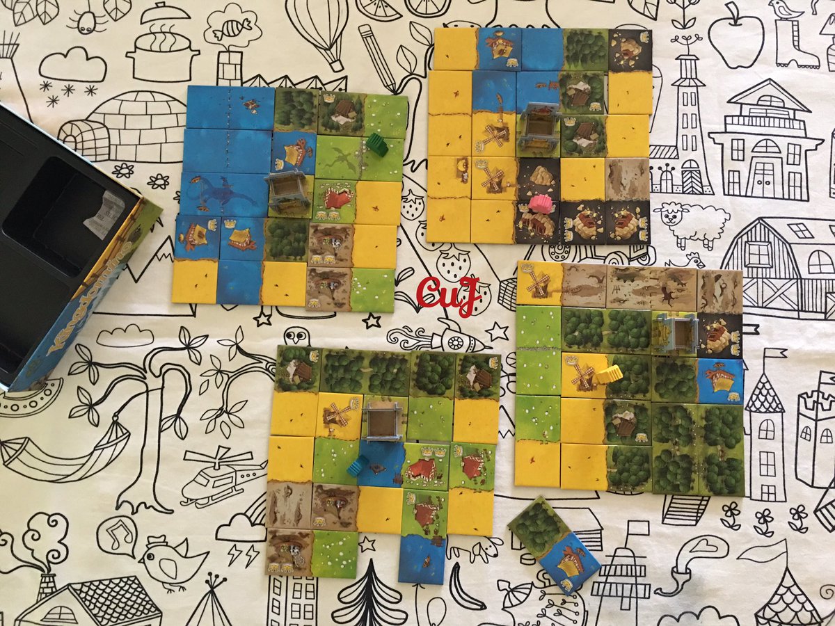 Cuentameunjuego's tweet photo. Choque de Reinos jugando en casa a Kingdomino. https://t.co/oQgEbV2EIh