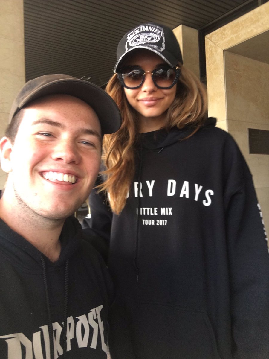JadeAmeliaNews's tweet photo. Jade with @swiftlygrande13 https://t.co/4ZOIodcA9G