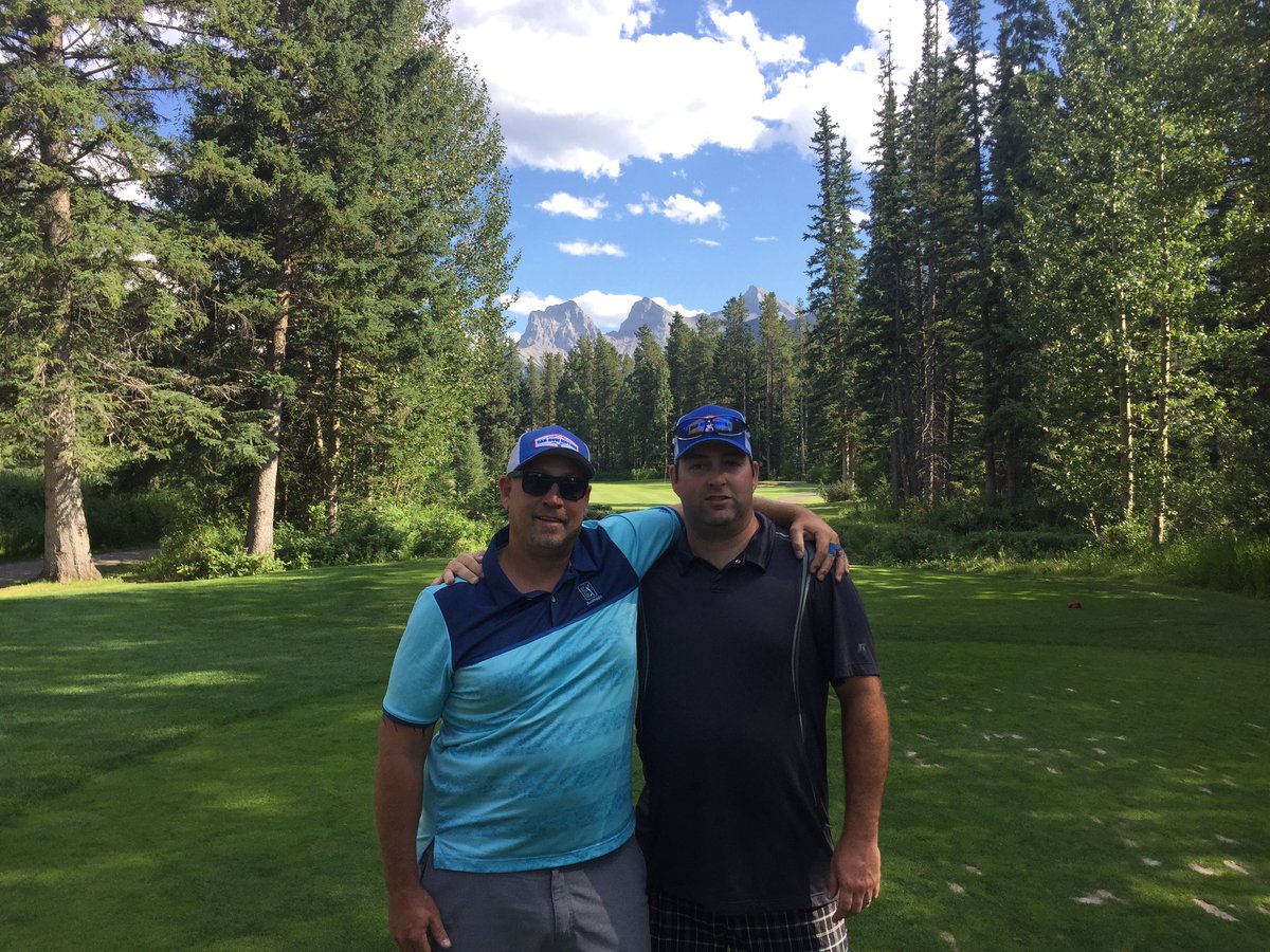 Millzy1982's tweet photo. Had a blast golfing with @Collinpauls yesterday!! #beautifulcourse #lotsofbeers https://t.co/3D4KfMqGQy