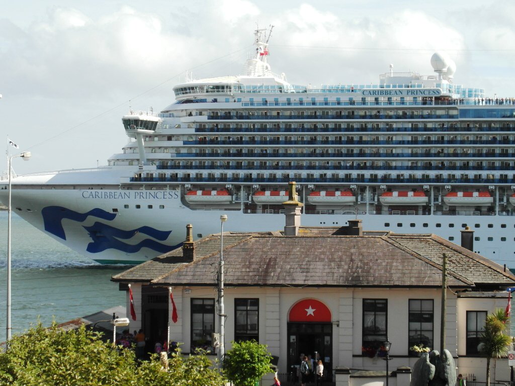 corkcolibrary's tweet photo. Views from #Cobh #Library. Farewell to the #CarribeanPrincess. Lots of lovely new members joined #Cobh Library today to access our #FreeWiFi https://t.co/lxFURr3Uqw
