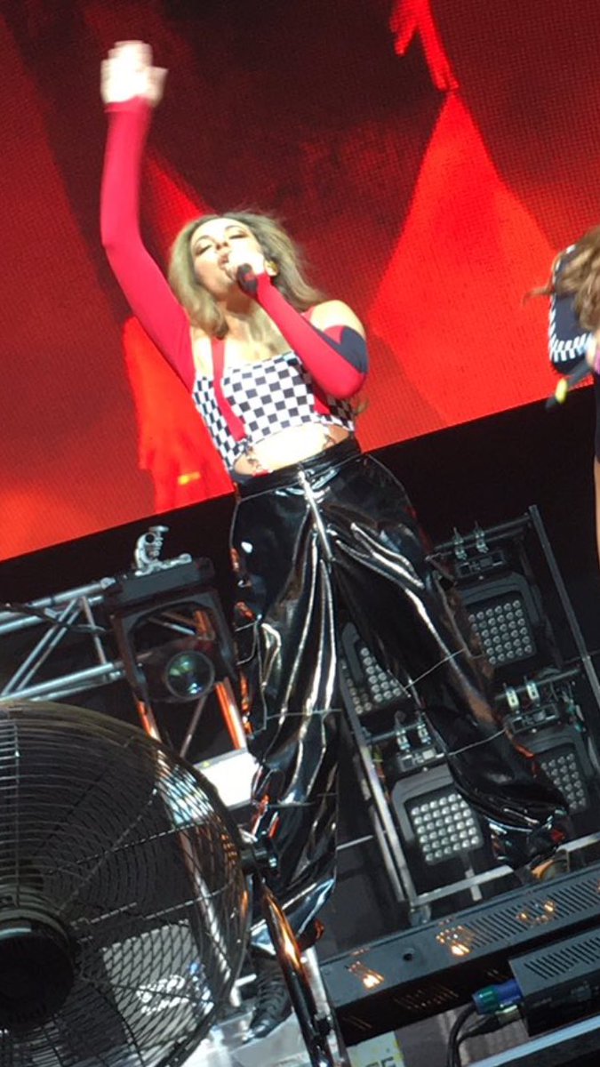 JadeAmeliaNews's tweet photo. Jade on stage in Adelaide last night (via @swiftlygrande13) https://t.co/WO0qVHgzY0