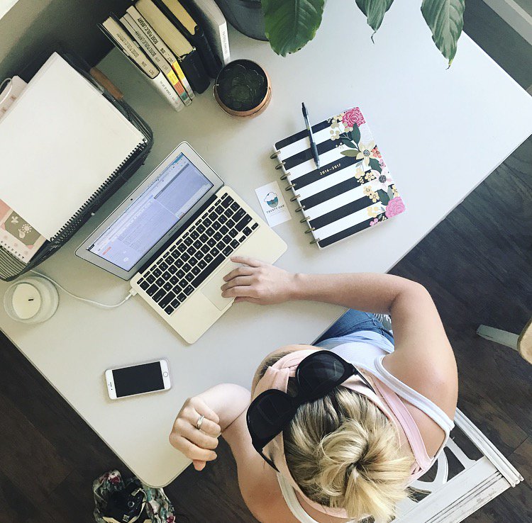 nachotalent's tweet photo. If this isn't the cutest #WhereIWorkWednesday ever, we don't know what is. Photo from our VA @emilyafisk #virtualandpersonal https://t.co/gbiJ5s2qUl