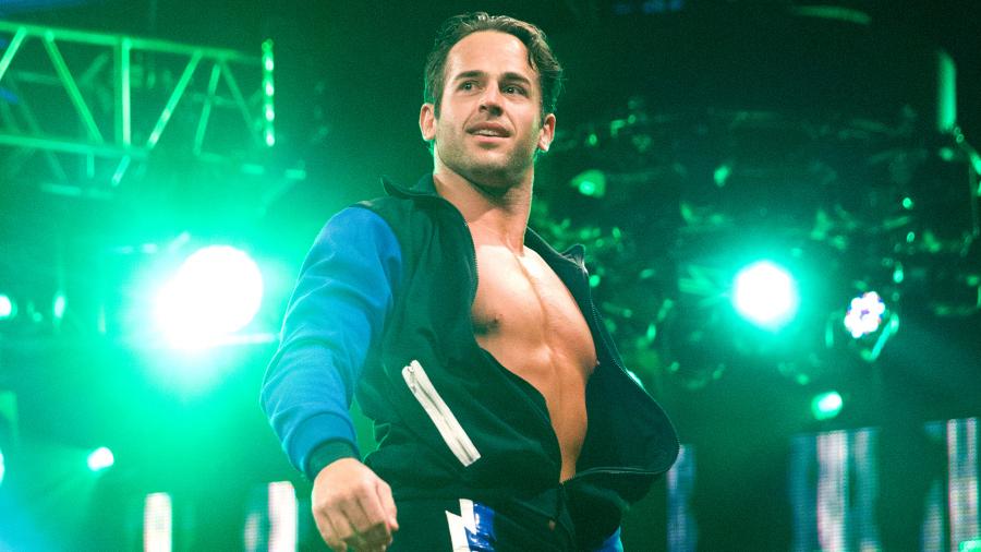 Hoy está cumpliendo 34 años, el actual wrestler de Roderick Strong. ¡Happy birthday,   