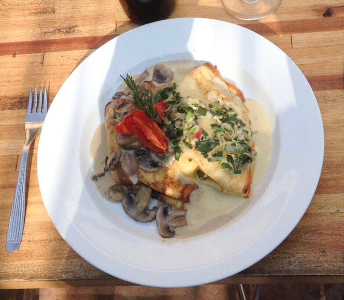 HOY🍴#SissíTiendaBar: Creeps de ternera y cerdo c crema de verdeo y champiñones + 
🍷 + 🍮! 😋$160 Los esperamos ! #srespacio #güemes #Córdoba