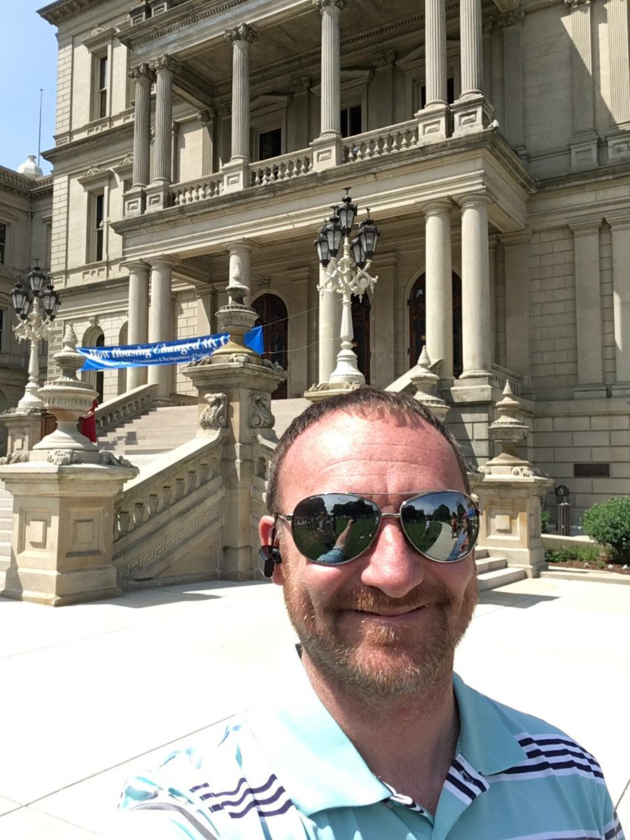 tweetoutreach's tweet photo. Glad we made to @mihomeless rally and storytelling event against homelessness #mistatecapital #OurHomesOurVoices https://t.co/1ZdnIdpgnH