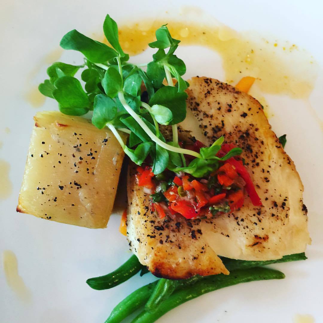MarronBistro's tweet photo. Oven Roasted Halibut w/ scalloped potatoes, green beans w/ yellow aji coconut sauce! #Yum #Kosher #9Days #Foodporn #Wednesdaywisdom https://t.co/RyxBtdr2ND