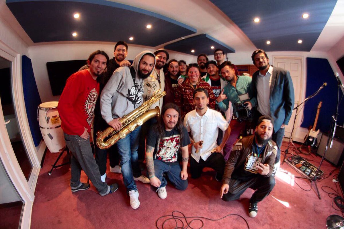 Santaferia's tweet photo. Gracias a los amigos de @CNNChile por esta gran visita, atentos que el Huracán Bailable sale por ahí el Jueves 3 de Agosto ! #Necafe https://t.co/StK4WxzOBr