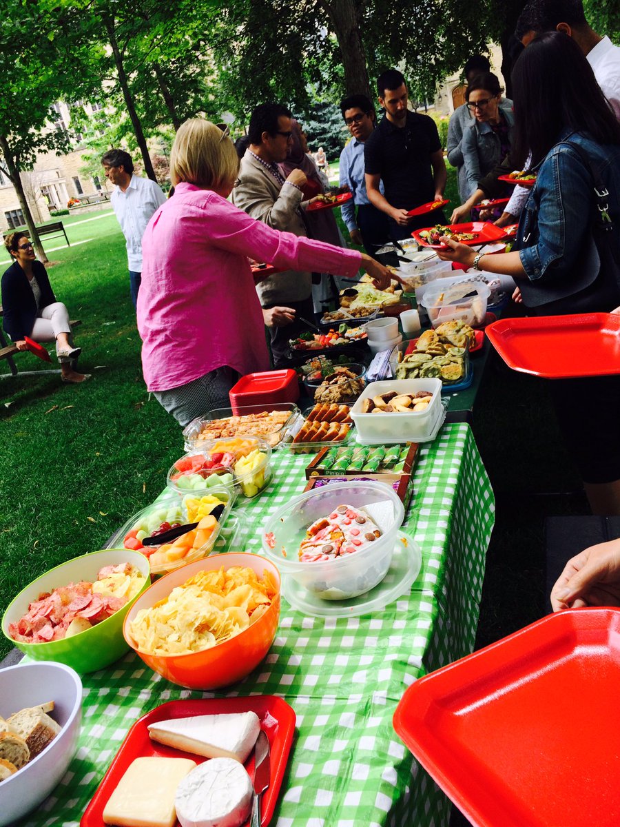 ceric_ca's tweet photo. #Potluck #picnic @FdnHouse! #summerfun https://t.co/maOxTHpToK