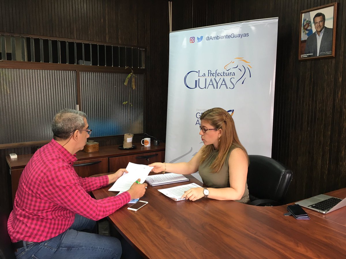 ambienteguayas's tweet photo. Directora @Verollaguno informó que tala de árboles en Urb Entre Ríos no es competencia de @PrefecturGuayas en entrevista con @ayudamehenry https://t.co/Tf0sld8dAX