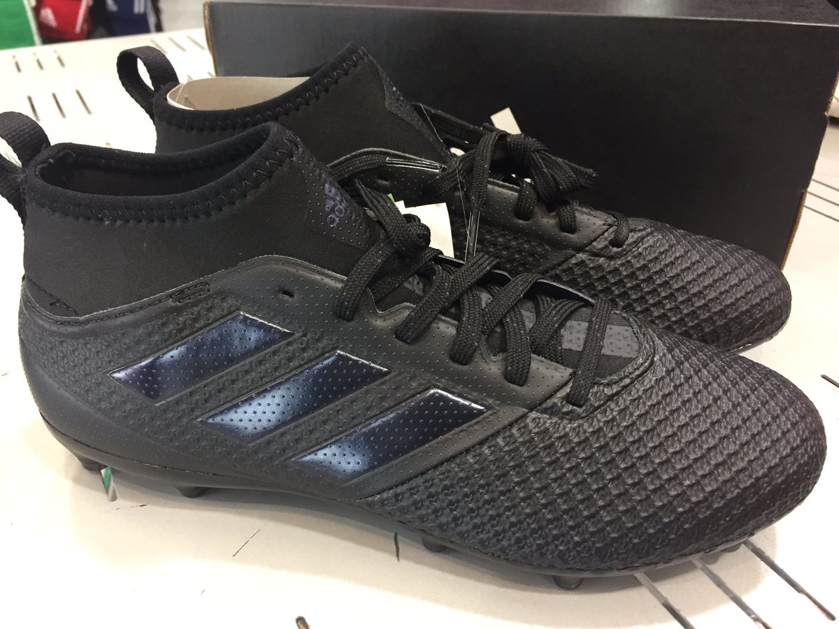 TheSportsman's tweet image. ⚫️ RT and Follow to win these beauties... 

A pair of Blackout Adidas Ace 17 Magnetic Storms