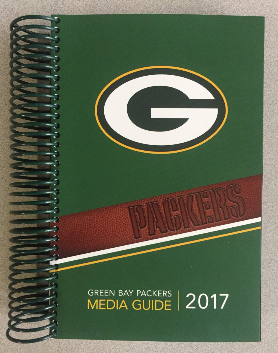 LilySZhao's tweet photo. Just got a new book today: The 2017 #Packers media guide. #trainingcampiscoming https://t.co/tP452fStBE