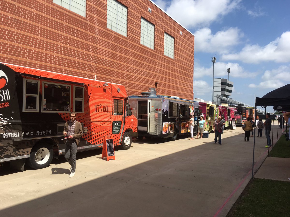 ChristiAMorgan's tweet photo. Food trucks are open and ready for business @RLConf! Choose your lunchtime between 11 and 1:30! #RLChat https://t.co/HRFVGKCtfy