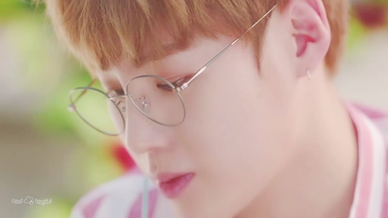 cloud_hospital's tweet photo. 안경만�� 클로즈업만세 귀만세
(no움짤)
Wanna One 티저무비 #10
#하성운
https://t.co/ScYffnDgCg https://t.co/zFu2oCZ3rG