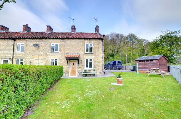 redrosecottages's tweet photo. One of our fabulous new cottages...Whistlestop Cottage #Pickering #NorthYorkMoors https://t.co/cMOCSAKFIY
