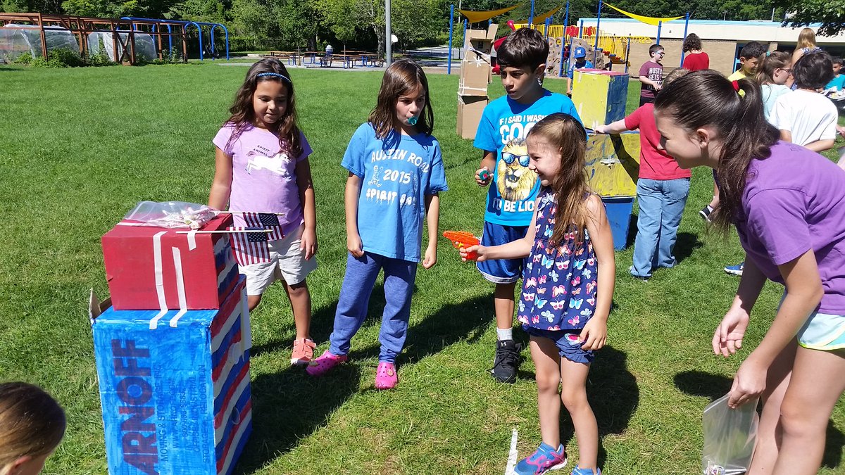 TZiegelhofer's tweet photo. Perfect weather for a perfect #cardboardcarnival!!! So proud of these guys & all their hard work!!! @RyanBrood4 @ARPanthers #arstemcamp2017 https://t.co/vkEFc8gR4J