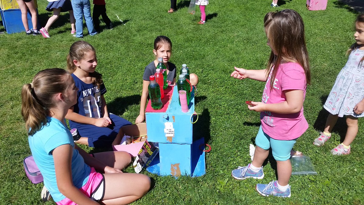 TZiegelhofer's tweet photo. Nothing but smiling faces at #arstemcamp2017 @RyanBrood4 @ARPanthers #cardboardcarnival https://t.co/QfSjQFLDbu