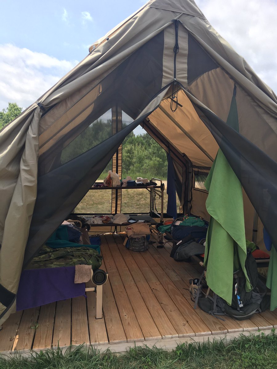 nutcracker88's tweet image. Have to get back in time to be on call Friday 8 am, so packing up to leave 2 days early. Back in 2 years for @2019_wsj #2017Jambo