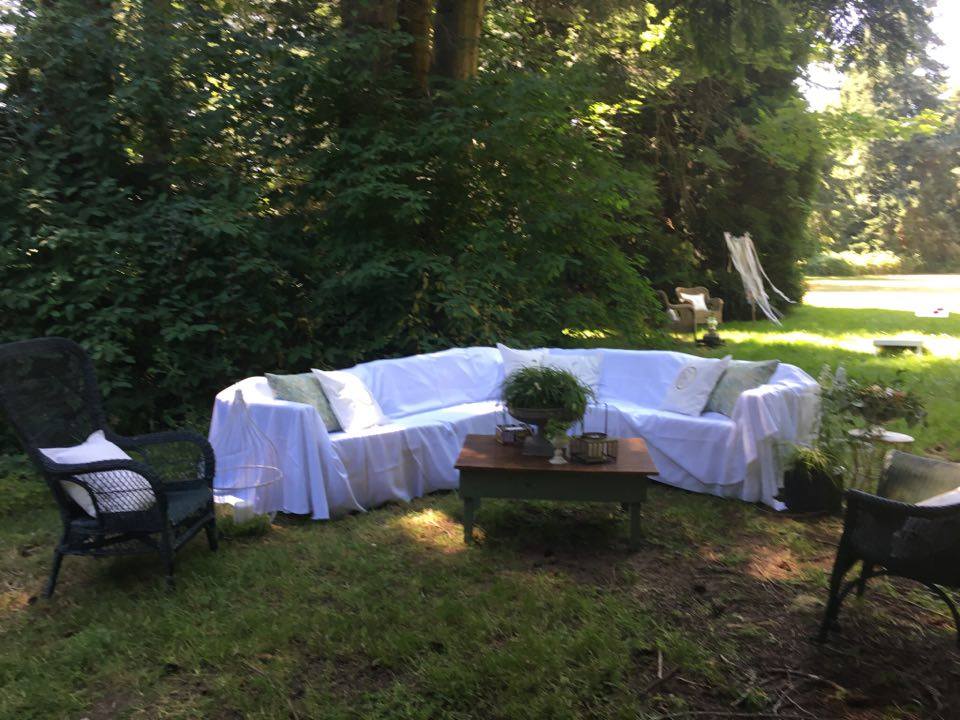 EmeraldEventsBC's tweet photo. #weddingWednesday #wedding #weddingday #weddings #Reception #Lounge #atmosphere #relax #bride #groom #weddingplanner #eventplanning #event https://t.co/04z5QrSnA8