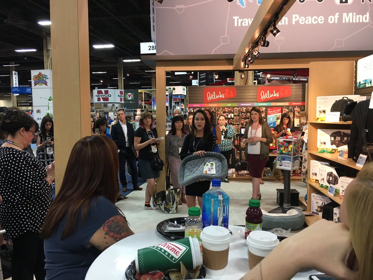 workingwithdog's tweet photo. Hey #sz17 exhibitors - want to get a bunch of press to your booth? Feed and caffeinate them, then pitch away. Well played Worldwise! https://t.co/mHc4gYyafY