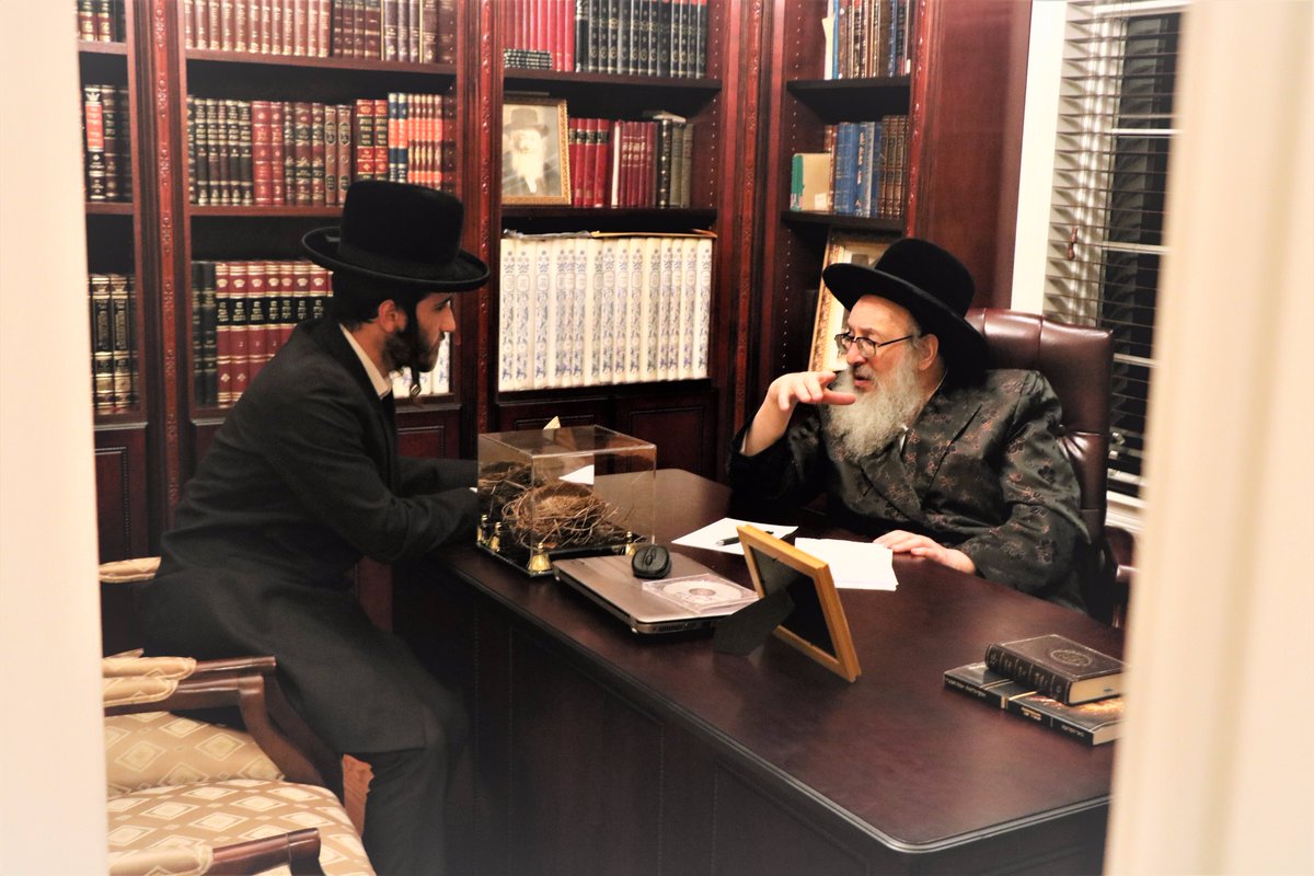 הערענדיג מ'איז עוסק אין בדחנות, האט דער רבי געזאגט: "אז דו ביזט א בדחן, דארפסטו 'מיר' וואונטשן א ברכה....." photo credit @LevAchod