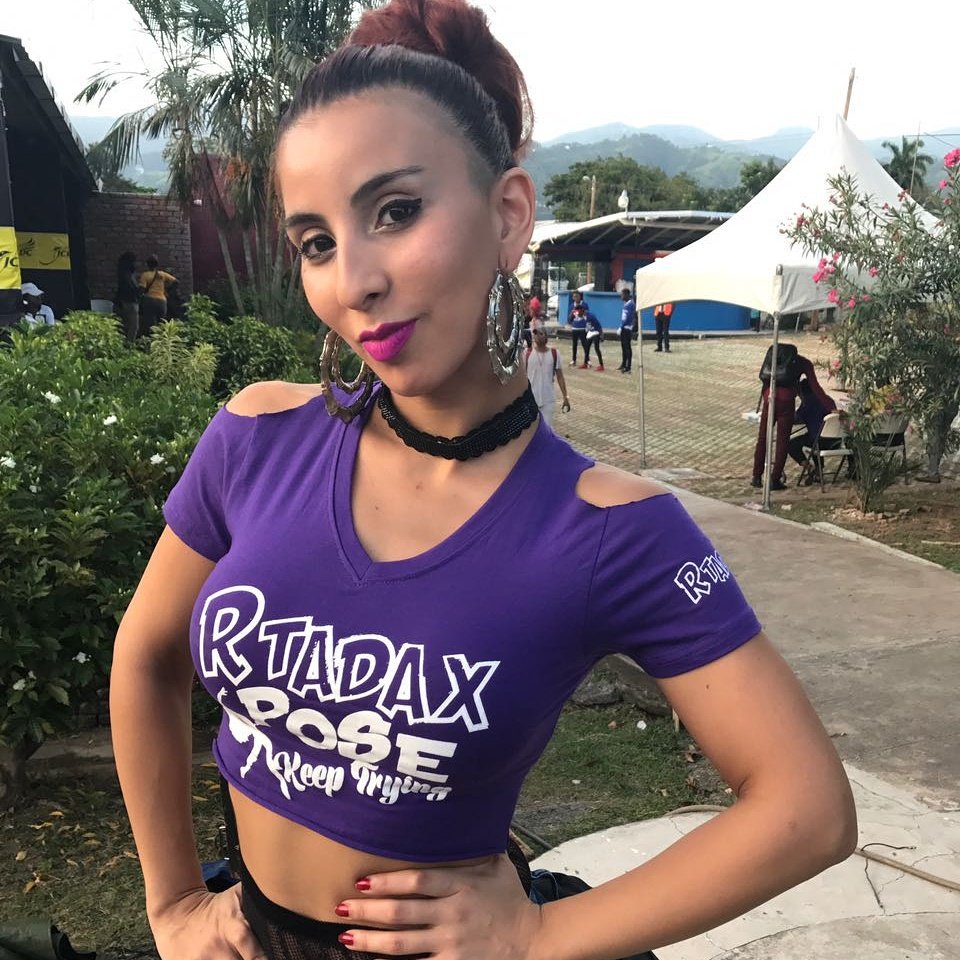 Rtadaxmedia's tweet photo. Ye Team #dancehalldaily #dancehall #dancehallsong #latest #latestdancehall #goldplaque #trend #rtadax #ladies #jamaica #pinnpullas #chile https://t.co/ZwEZpmu7v4