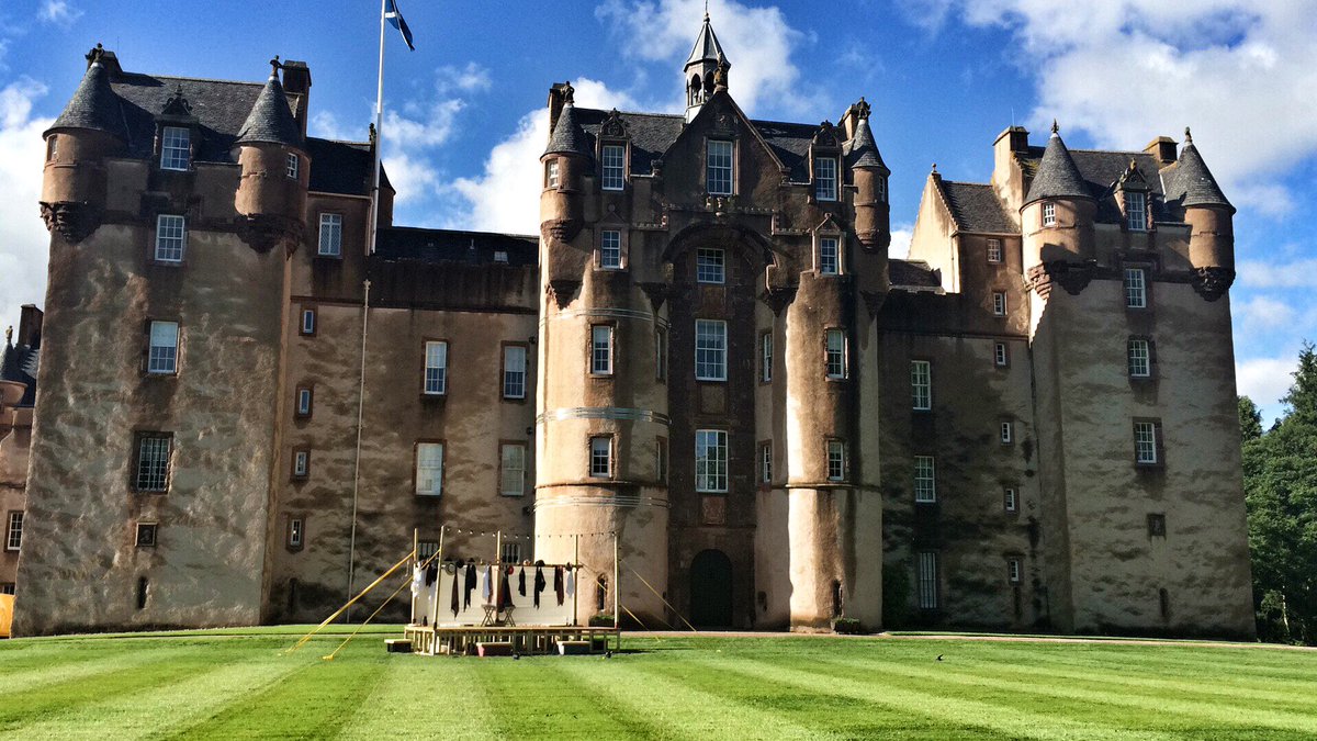 threeinchfools's tweet photo. We've reached the furthest northern point of our tour and the weather is amazing! #FyvieCastle #foolstour2017 #foolsshakespeare https://t.co/SQnMyJKxsR