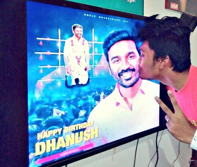 dhanushfans24x7's tweet photo. Fan Love @dhanushkraja 😍❤ #D34BirthdayCommonDP HBD FABULOUS DHANUSH https://t.co/5vAd6WjSUD