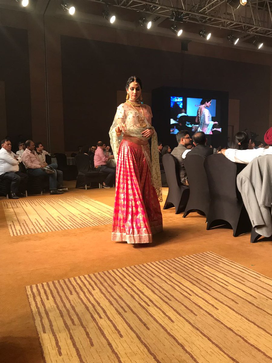 GJEPCIndia's tweet photo. With the brilliant fusion of traditional & modern designs, CVM Exports has wowed the audience at #PreludeToIIJS. https://t.co/hdB8nfuiGx