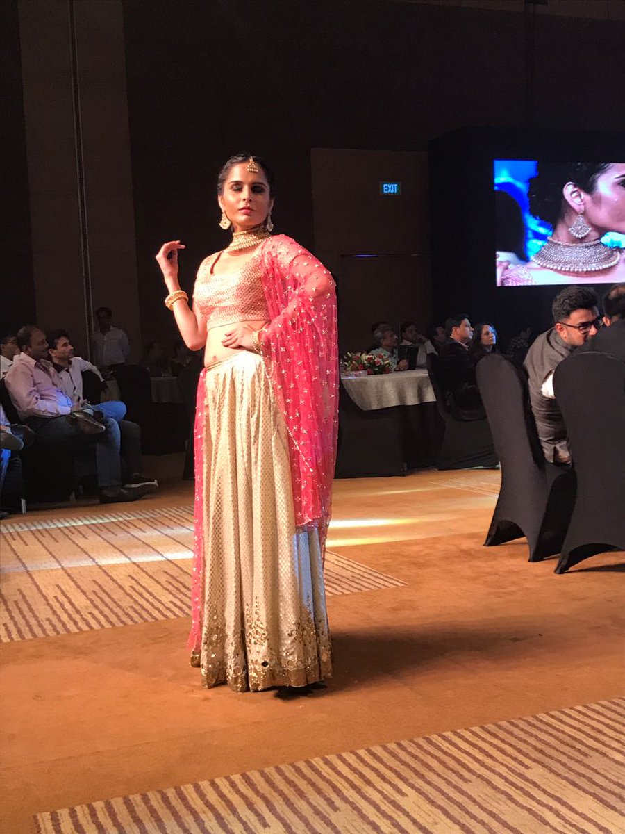 GJEPCIndia's tweet photo. With the brilliant fusion of traditional & modern designs, CVM Exports has wowed the audience at #PreludeToIIJS. https://t.co/hdB8nfuiGx
