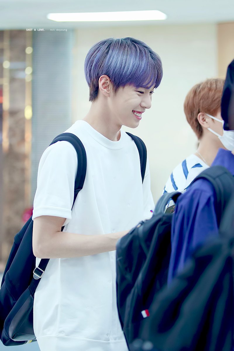 shot_a_love's tweet photo. 😆 #도영 #DOYOUNG https://t.co/rPWdsLALbL