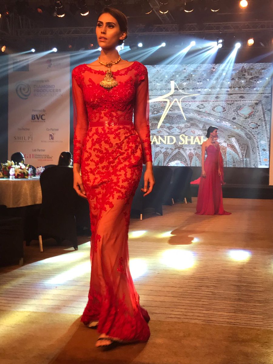 GJEPCIndia's tweet photo. Each design displayed by Anand Shah was nothing but a masterpiece! #PreludeToIIJS https://t.co/3wQkgyqhWN