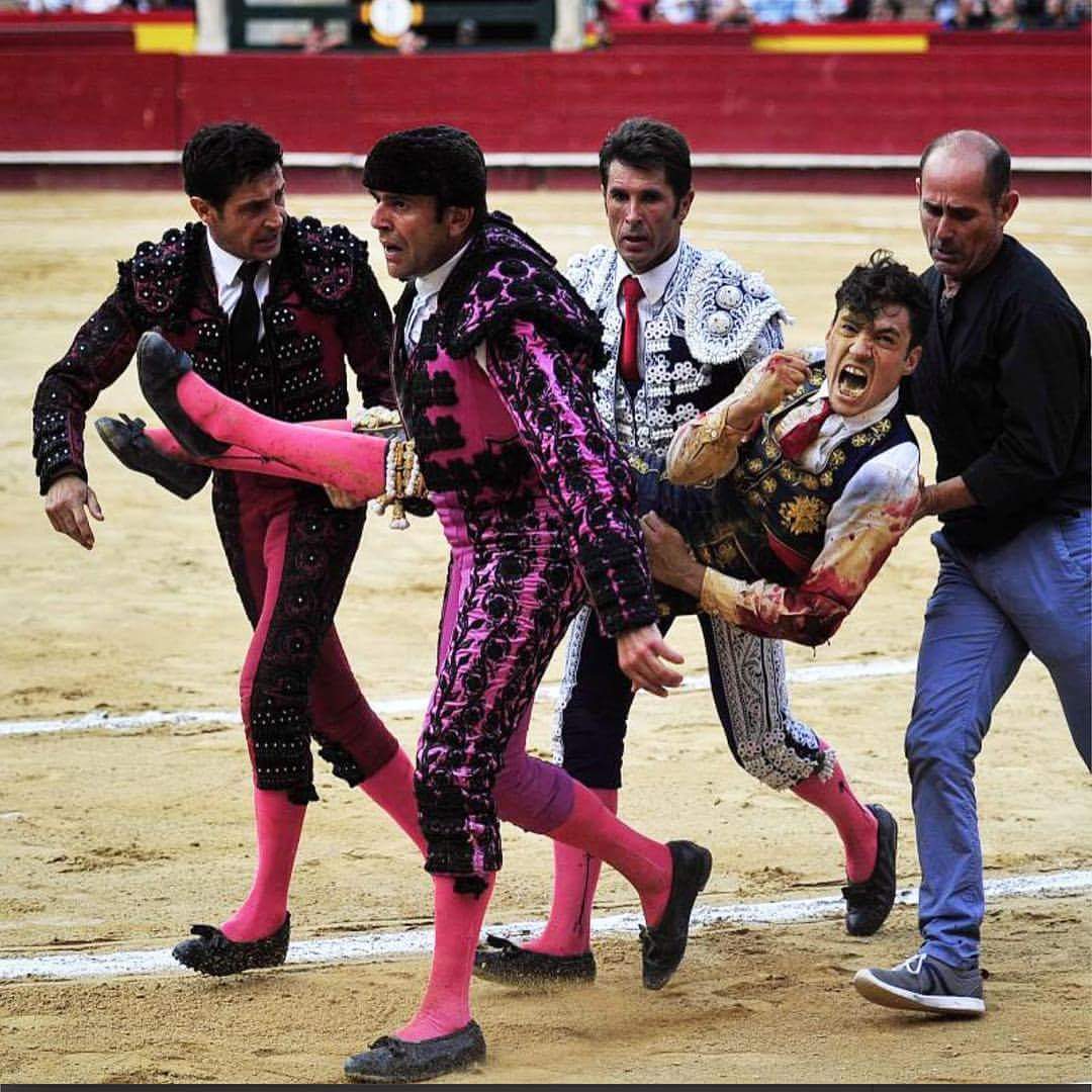 verdeguer's tweet photo. 📻 19h #CulturadeBouRADIO ⏩ #FeriadeJulio en @TOROSVALENCIA con @RomanCollado @chover_jesus @jisiegas @LuisMariaGB @Radio4Gvalencia 100.9 https://t.co/ioTUfhvfvZ