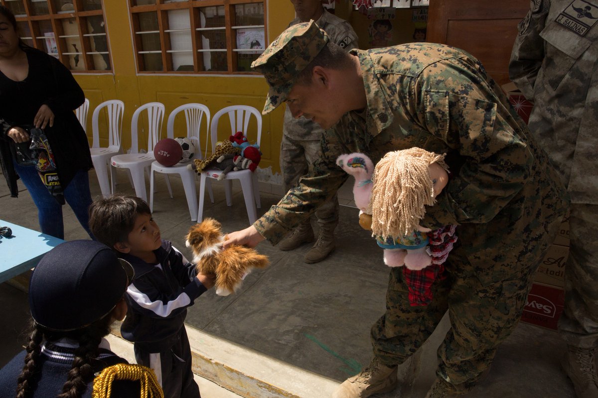 DVIDSHub's tweet photo. #Marines deliver aid to Huarmey, #Peru during #UNITAS2017 https://t.co/8HLbr8dprw https://t.co/BdQp8GBfha