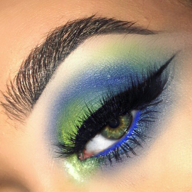 TheMasqueradeNI's tweet photo. BROWS @ABHcosmetics &amp;
@tartecosmetics Shape Tape
EYES @makeupgeekcosmetics Poolside, Neptune&amp; Fuji @meltcosmetics Xenon
#browsgoals #makeup https://t.co/mlk2zR1b98