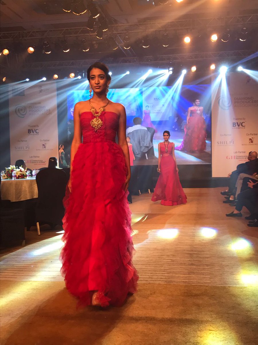 GJEPCIndia's tweet photo. Each design displayed by Anand Shah was nothing but a masterpiece! #PreludeToIIJS https://t.co/3wQkgyqhWN
