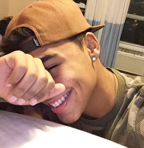 Deja que tu sonrisa cambie el mundo pero no dejes que el mundo cambie tu sonrisa