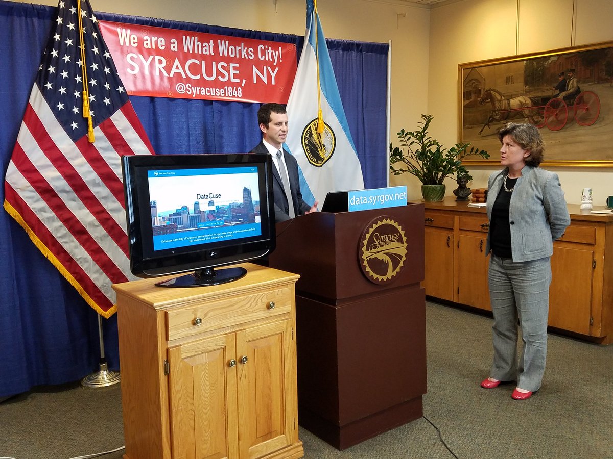 discoverwithSam's tweet photo. .@MayorMinerSYR and @samedelstein launching #DataCuse, @Syracuse1848's #opendata portal https://t.co/TbQZ4Y1yVQ
