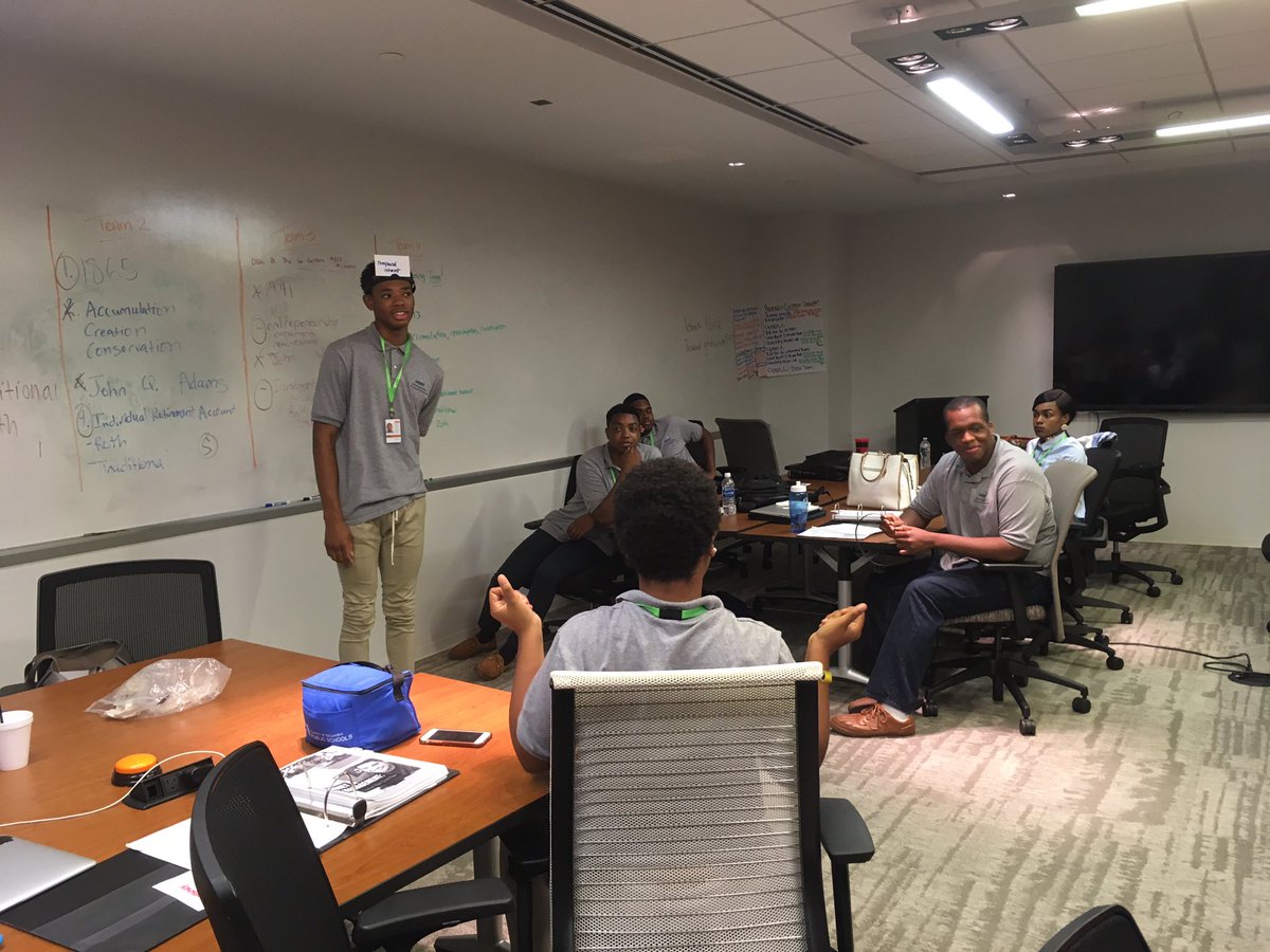 CAshREaction17's tweet photo. Charades is great icebreaker to get employees excited about what they're learning ✨ #ymm2017 #mbsyep2017 #Summerjobsconnect https://t.co/en1Pf4r2uI