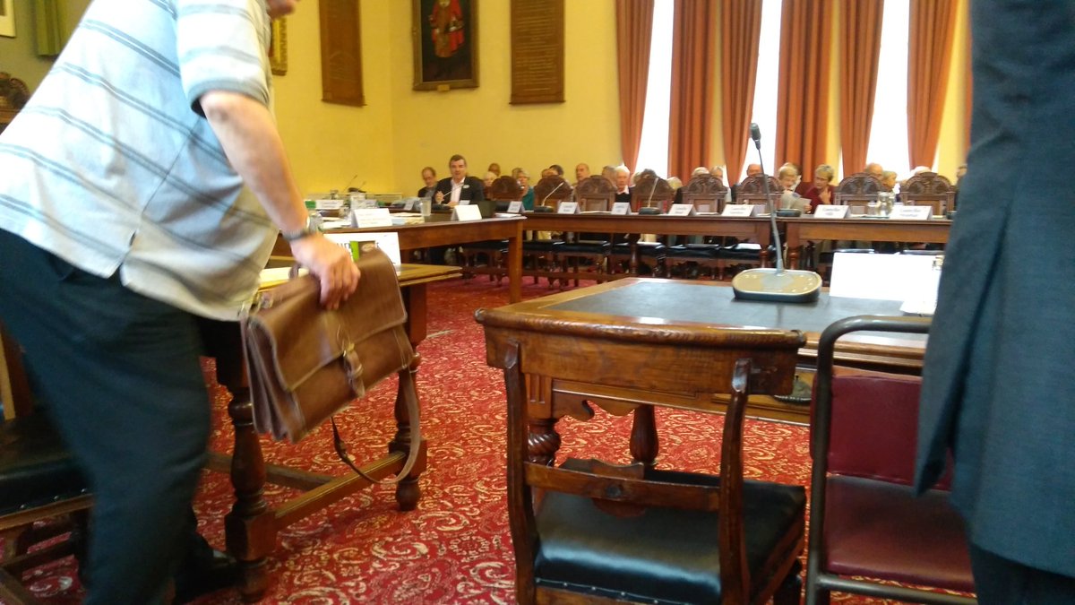 FoCGTunWells's tweet image. I think it&apos;s going to be a full house. We&apos;re now waiting for the councillors... #TunbridgeWells #civicdevelopment #Petition #debate