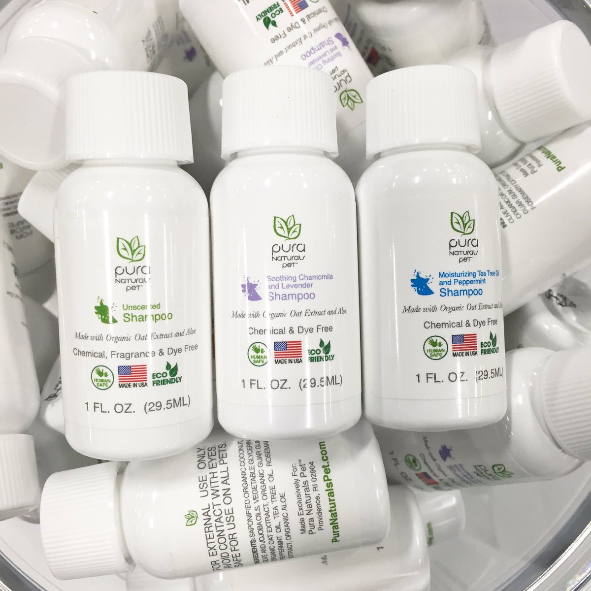 Purenaturalpet's tweet photo. Doggy shampoo samples at booth #1817 #superzoo #allnatural #organic #ecofriendly #crueltyfree #madeinamerica https://t.co/5v6TZWakzo