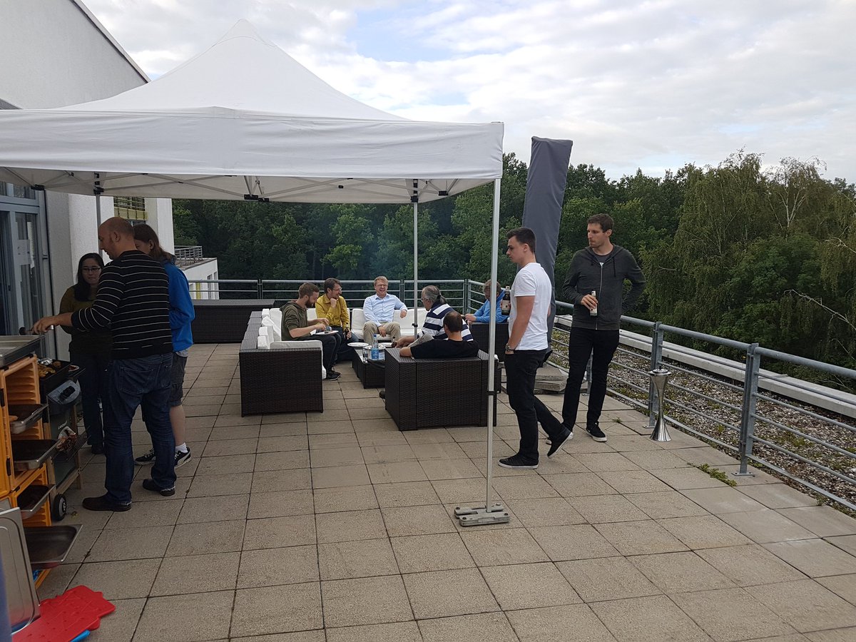 michaelgebhart's tweet photo. Der Grill läuft auf Hochtouren @iteratec #Stuttgart #Grillevent #Studis https://t.co/7S9SyL8tRd