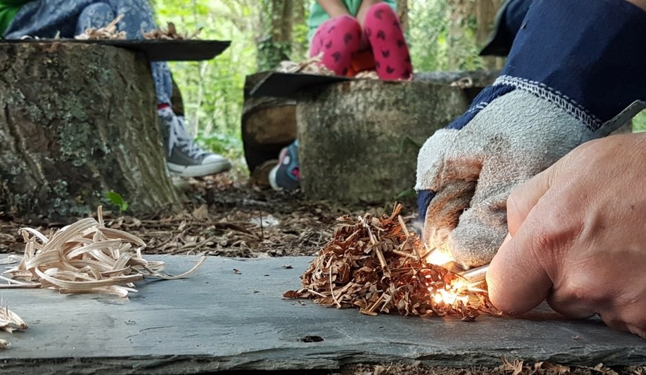 ninhamholidays's tweet photo. This week #bushcraft #adventures ! with @Goodleaf for more info https://t.co/JZOjX826KS #visitwight #familyfun @VisitIOW @VisitWightPro https://t.co/uCRvlvDEoZ