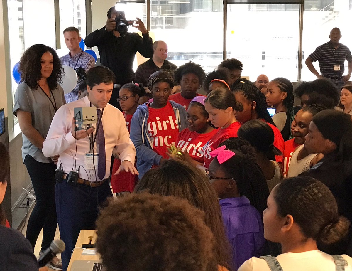 AlissaSeery's tweet photo. Awesome @IBMVolunteers introducing #TJBot #STEM to @PHL_MOE @GirlsIncPANJ @TheBeeSchool #Philadelphia #chatbot https://t.co/RljsKxK1HV