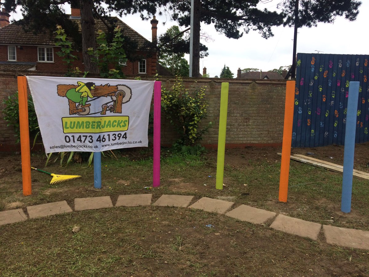 ncs_garden's tweet photo. Many thanks to lumberjacks in #ipswich for the kindly donated poles !🔨🔨🔨 https://t.co/4SEPxQLQJf