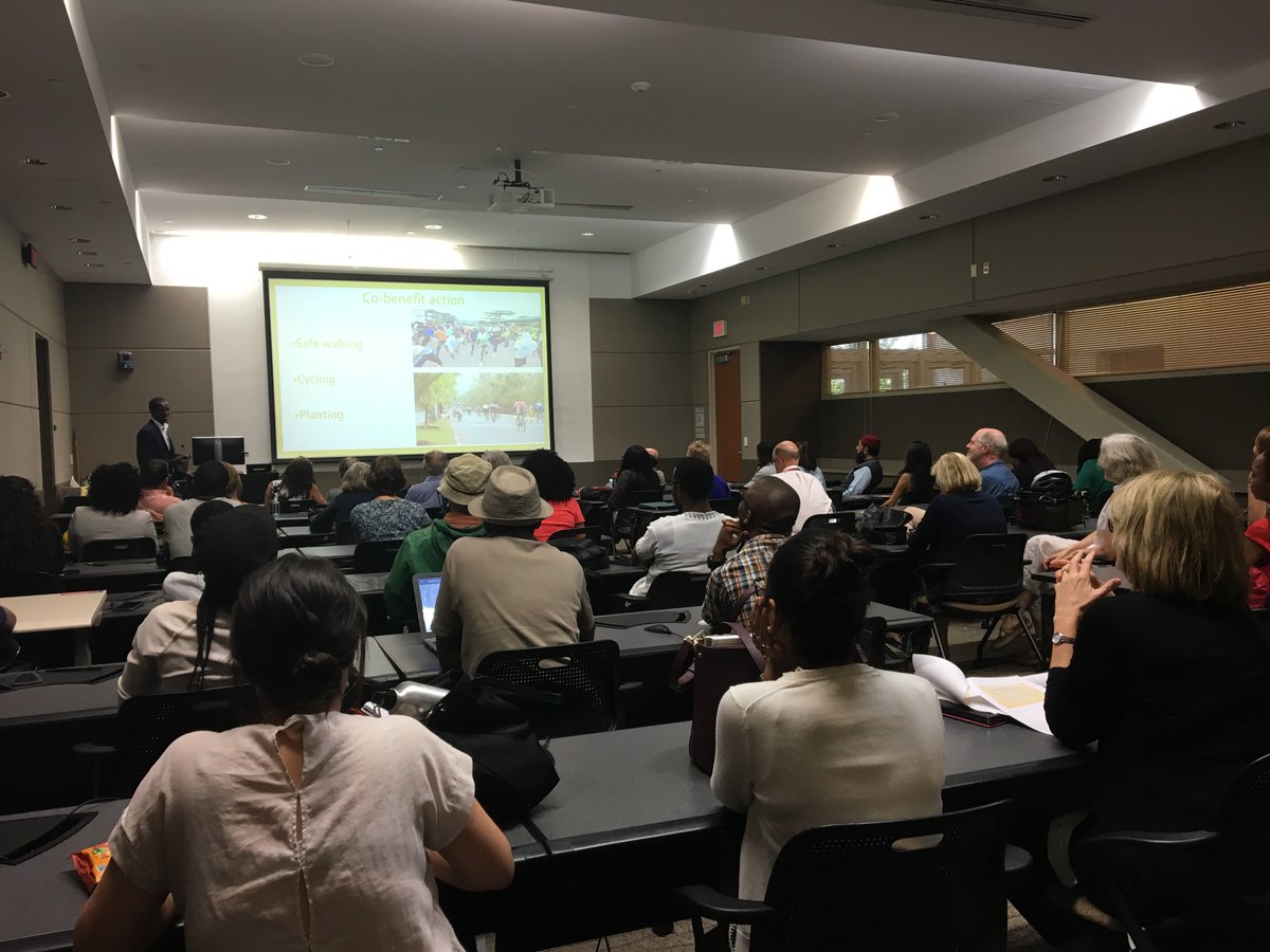 UWGlobalHealth's tweet photo. Many gathered for the #GlobalHealthTuesday presentation on #climate health and its link to human health and #NCDs by @alexisnizi8070 https://t.co/e4C2EAREZK