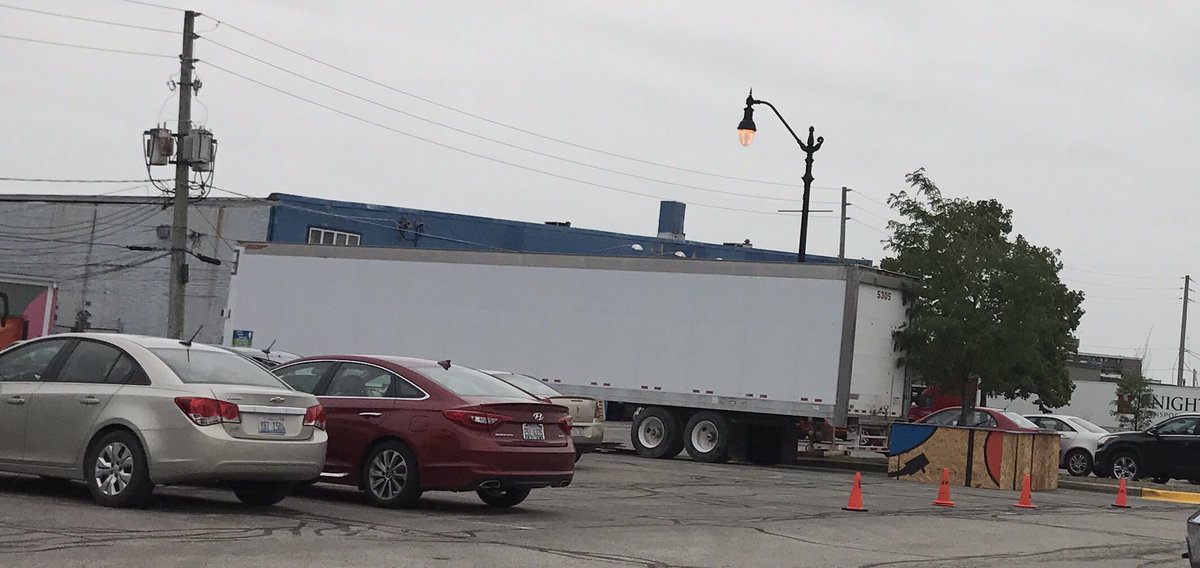 KankakeeMSMF's tweet photo. The beer trucks have arrived #MSMF17 @brickstonebrew and other great flavors! https://t.co/riZF6FixZu