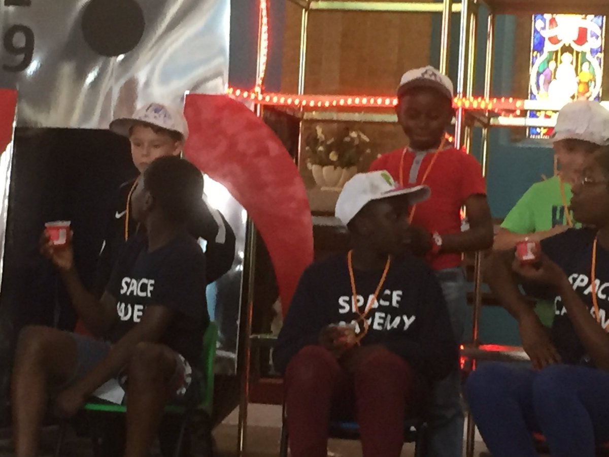 StMarysBec's tweet photo. Holiday Club can only operate because of these wonderful young people. #servanthearted #teensrus #rolemodels @chelmsdio @c_of_e https://t.co/YzZ9pMFE4C