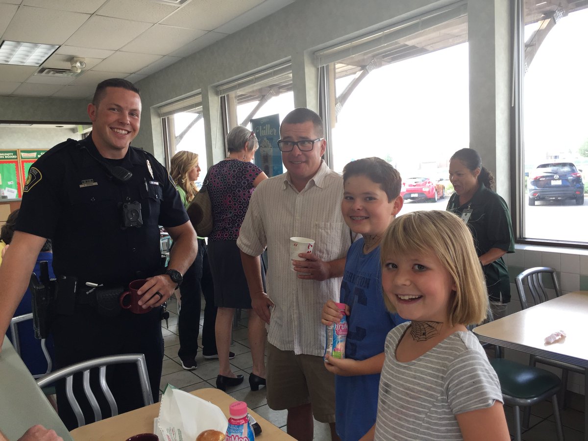 CityofLoneTree's tweet photo. More photos from today's #coffeewithacop at @krispykreme. Thank you for coming out! #Donuts #coffee #cops #LoneTreePD https://t.co/qxh2pNHPHt